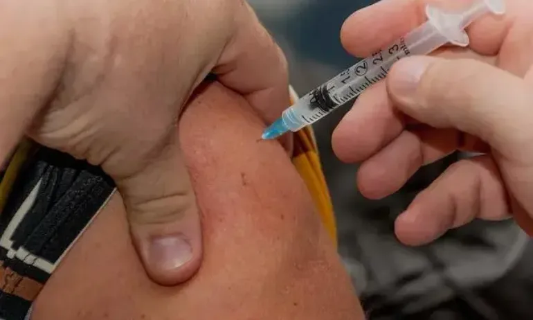 Омикрон ваксините ще се поставят само на имунизираните срещу COVID-19 - Tribune.bg