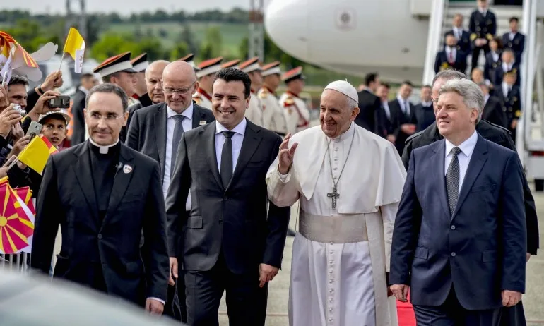 Папа Франциск кацна в Северна Македония - Tribune.bg