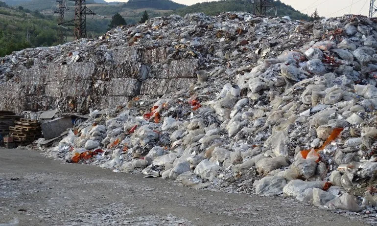 В Плевен са открити 9000 тона отпадъци, внесени от Италия - Tribune.bg