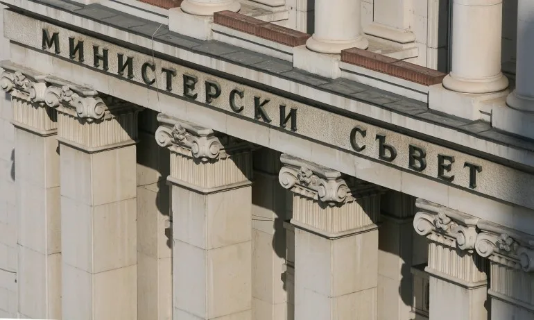 Атака за външното финансиране на партиите: Като да работиш две работи - Tribune.bg