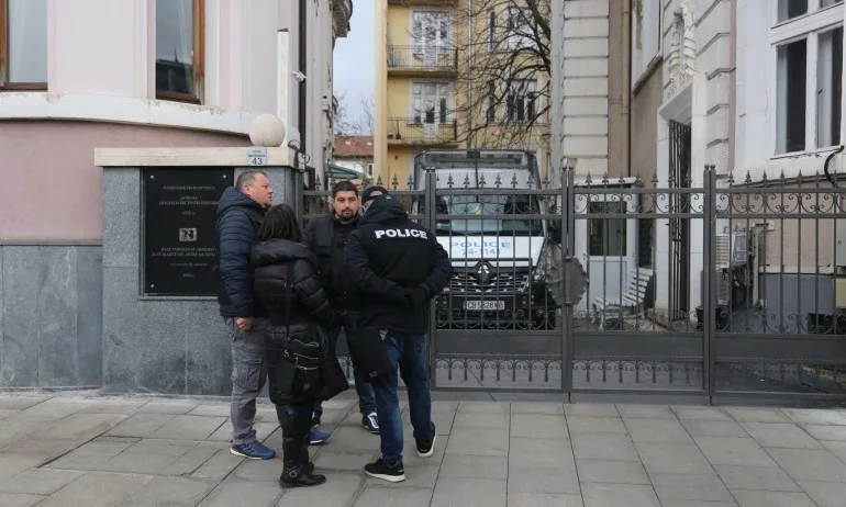 Продължава акцията на полицията и прокуратурата в офиси на Васил Божков - Tribune.bg