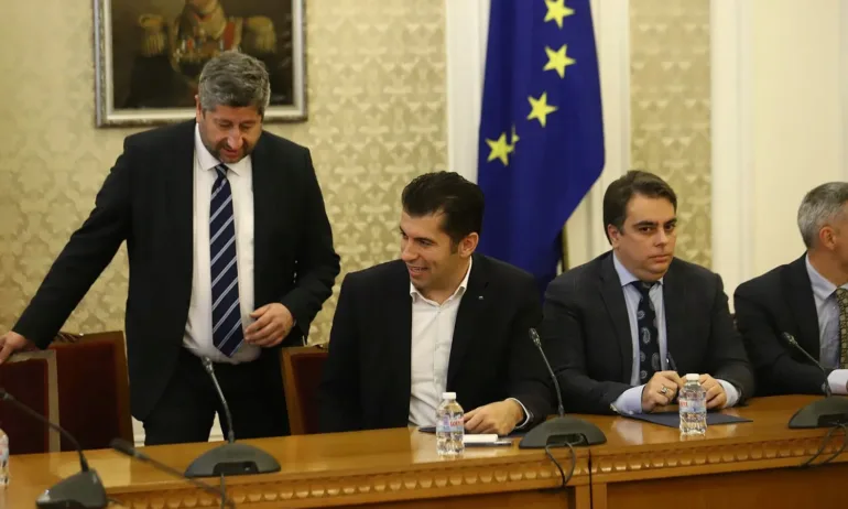 В последния момент: ПП/ДБ наредиха листите за изборите - Tribune.bg