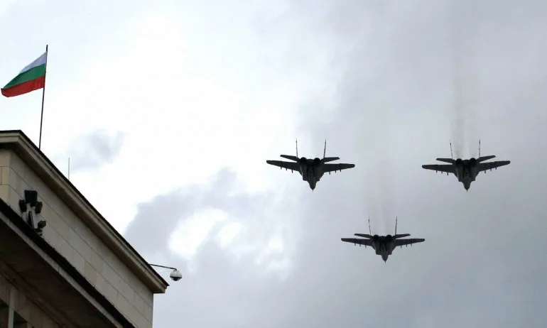 Без военен парад на 6 май - Tribune.bg