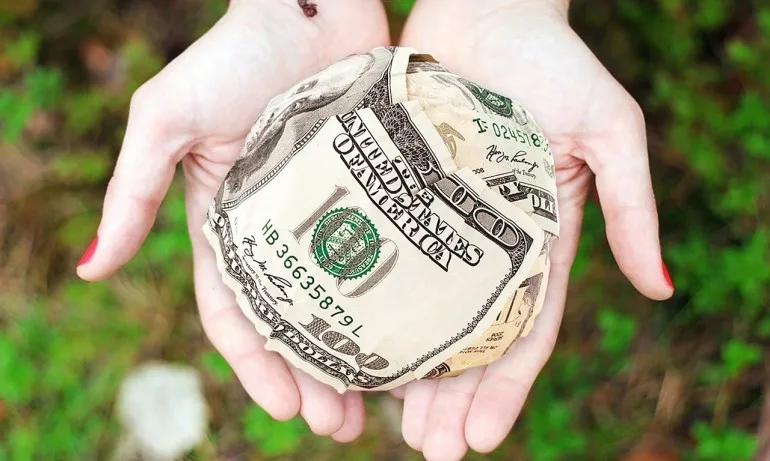 Парите, намерени на пътя – не са късмет, а знак свише - Tribune.bg