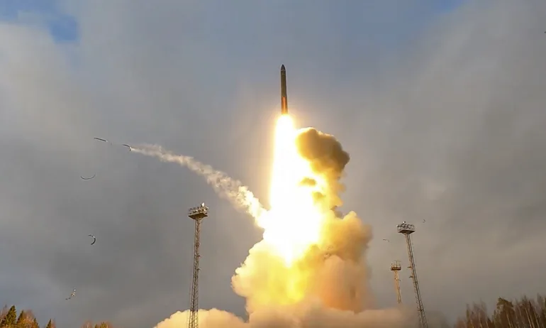 Киев твърди, че Москва е изстреляла междуконтинентална балистична ракета - Tribune.bg