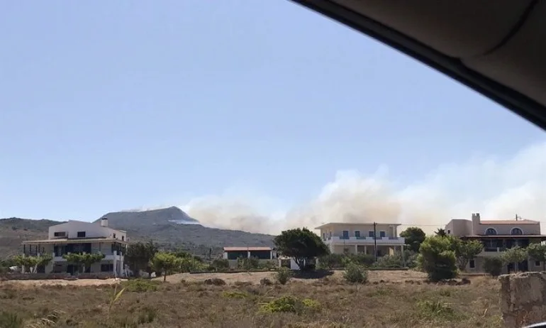 Заради пожар – евакуират хора в Гърция - Tribune.bg