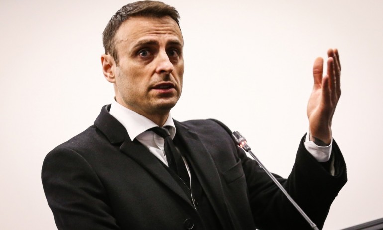 При сигнал от ФИФА и УЕФА: БФС изхвърля Бербатов и екипа му - Tribune.bg