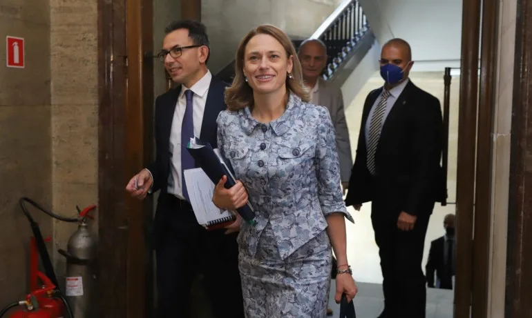 Ива Митева предложи намаляване на кръга лица, охранявани и транспортирани от НСО - Tribune.bg