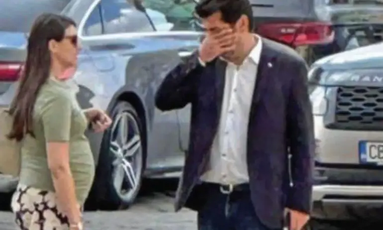 Сигнал до Tribune: Кирил Петков и Лена Бориславова карат джип с НСО лампи - Tribune.bg