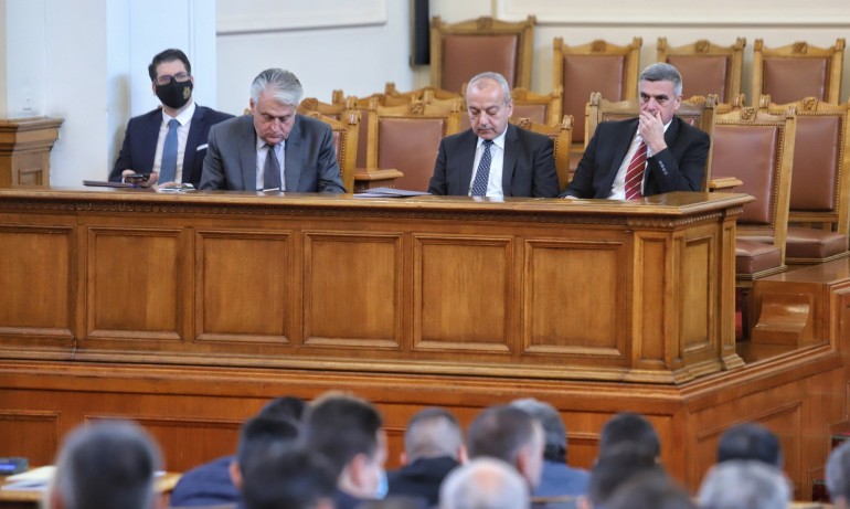 Първи блиц контрол в НС: Служебните министри отговарят на въпроси на депутати (НА ЖИВО) - Tribune.bg