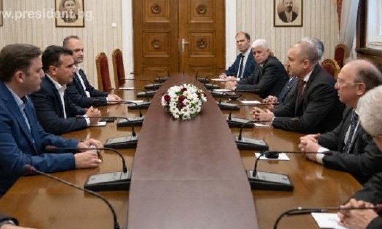 България и РСМ са заедно в скръбта си за загиналите при катастрофата - Tribune.bg