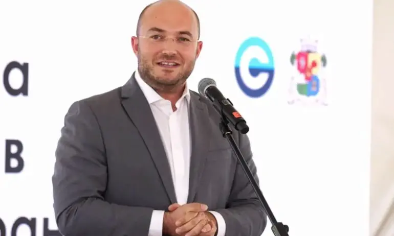 Председателят на СОС: Кметът на Слатина ме втрещи, че нямал пари за плочки (ВИДЕО) - Tribune.bg