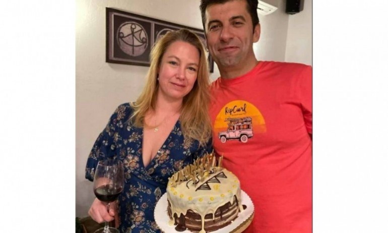 Държава пред колапс: Петков и компания се събират на тъмно да си говорят за Цацаров - Tribune.bg