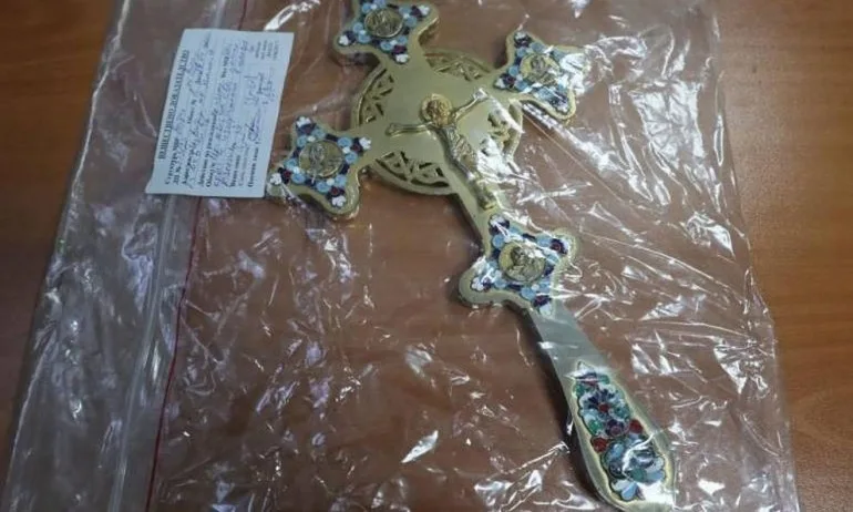 Разкриха нагла кражба на дарения и кръст от видински храм - Tribune.bg