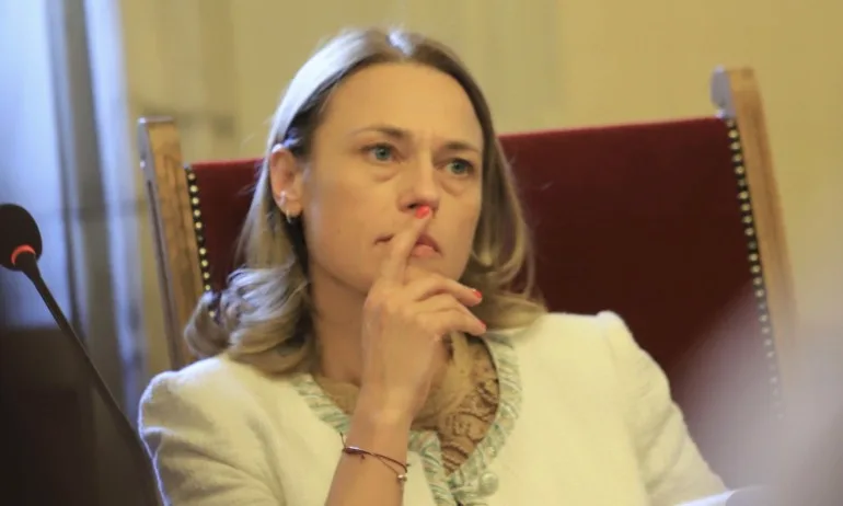 Депутатите чакат Ива Митева да обяви приели ли са промените при НСО - Tribune.bg