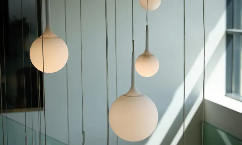 КЕВР окончателно: Токът скача средно с 1,77 %, а топлоенергията поетинява средно с 8,47% през юли - Tribune.bg