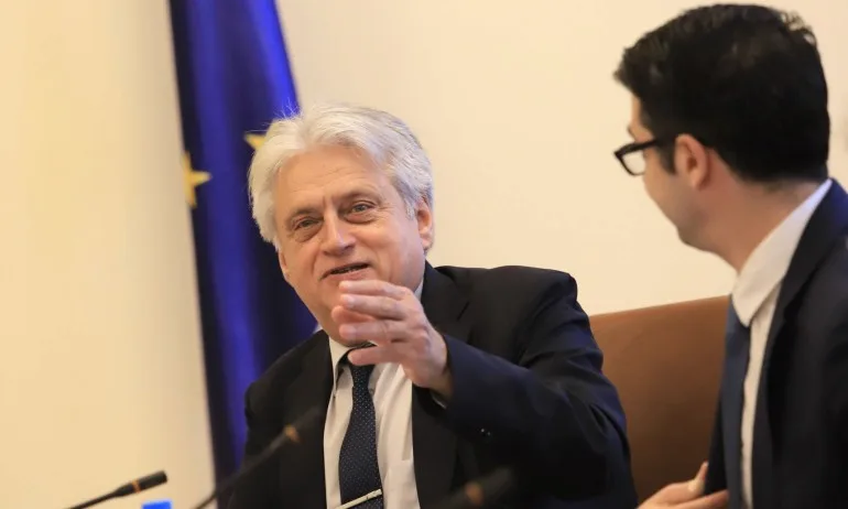 Бойко Рашков не отговори дали има наплив на бежанци в България: Не ме занимавайте - Tribune.bg