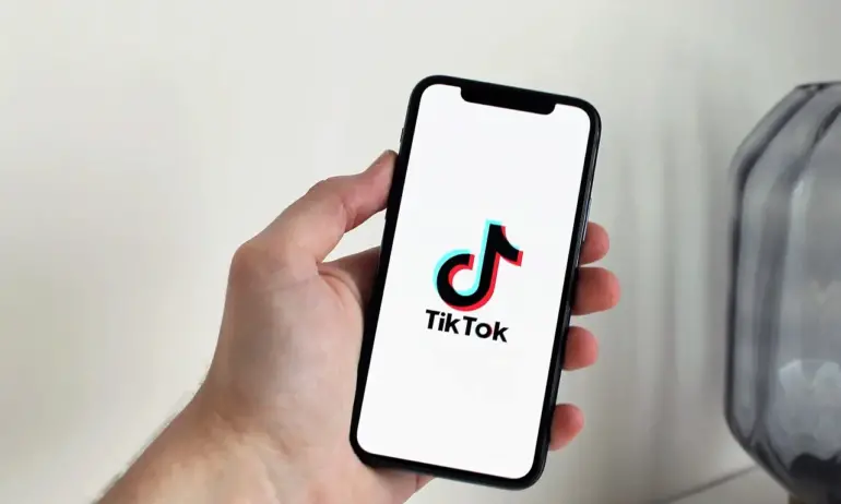 TikTok изтегля окончателно своя пристрастяваща опция в държави от ЕС - Tribune.bg