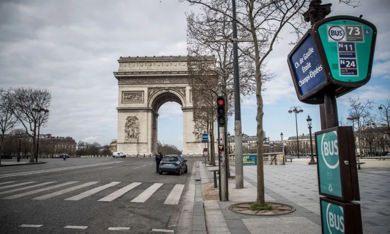 От понеделник французите ще излизат от домовете си без предварително разрешение - Tribune.bg