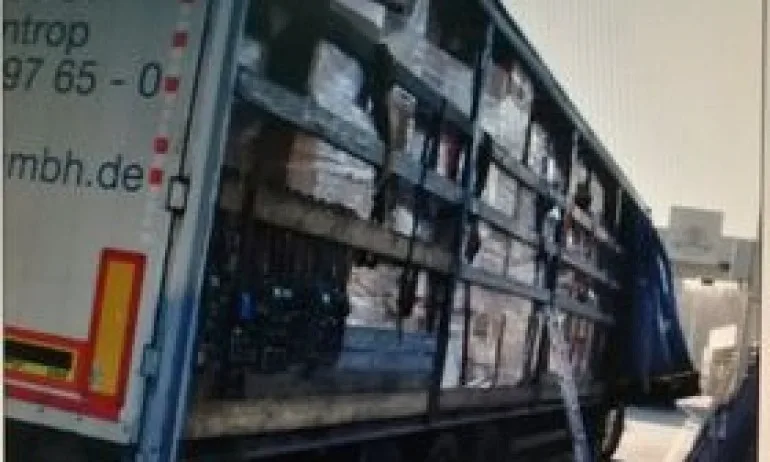 Задържаха имигранти, укрити в камион, превозващ новогодишни играчки - Tribune.bg