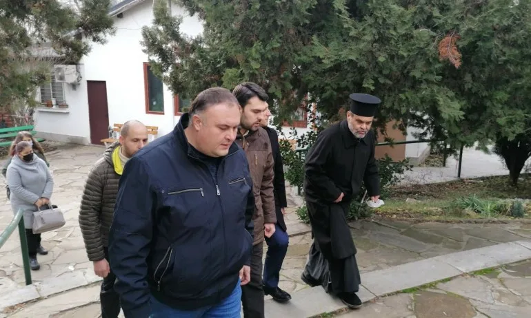 Георг Георгиев и Тодор Кръстев посетиха храма Св. Благовещение в София - Tribune.bg