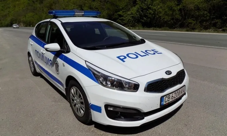 Двама полицейски служители в болница след инцидент - Tribune.bg