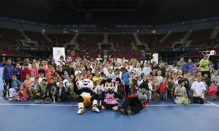 Карен Хачанов зарадва децата от съвместната програма на ММС и БФТ Тенисът – спорт за всички - Tribune.bg