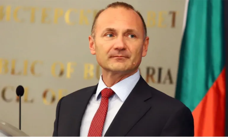 Министърът на енергетиката Росен Христов и зам.-министърът Еленко Божков проведоха