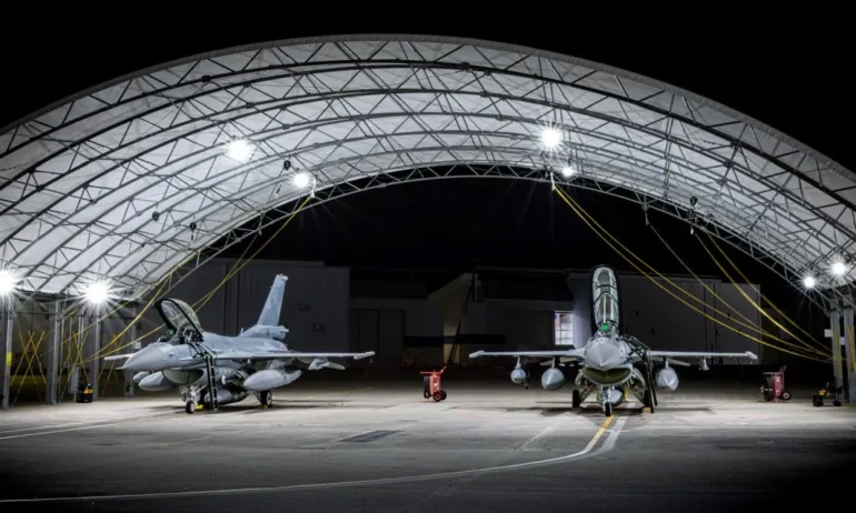 Поредните два нови самолета Ф-16 са кацнали на летище Граф Игнатиево - Tribune.bg