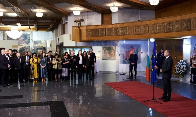 Радев обърна палачинката: България води политика на стабилност и сигурност - Tribune.bg