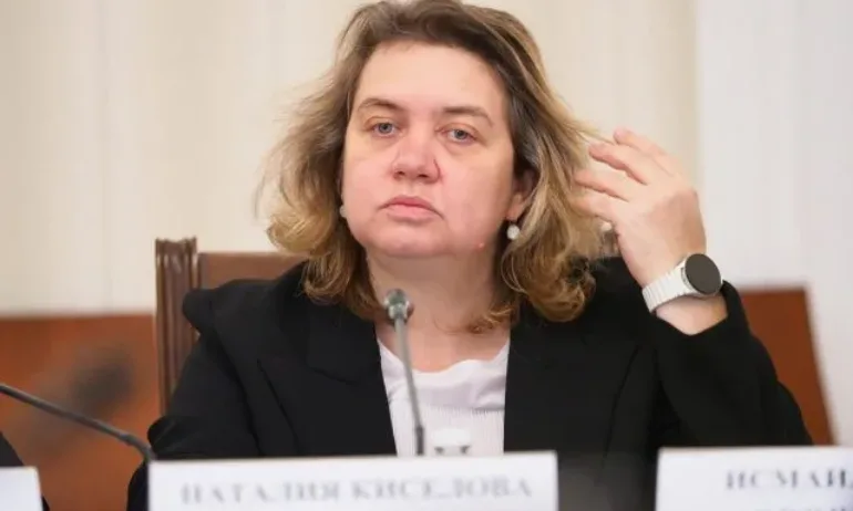 Киселова: Занапред наливайте грозданката в буркани от компот - Tribune.bg