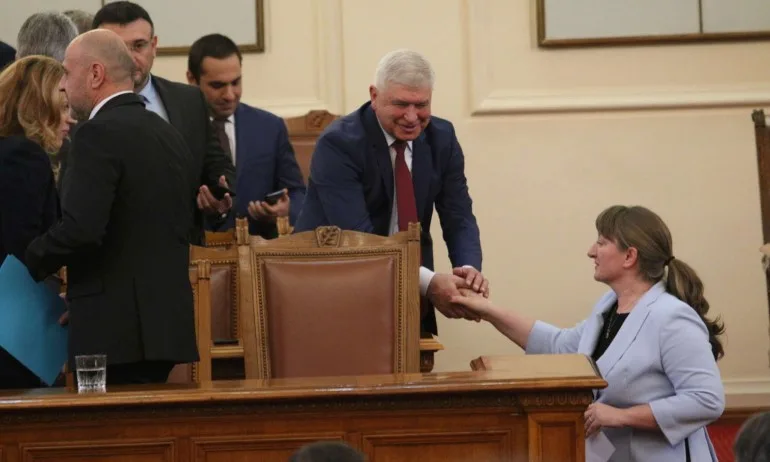 Деница Сачева е новият социален министър - Tribune.bg