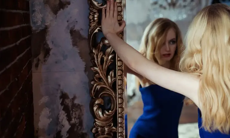 Какво не трябва да се прави пред огледало, за да не се създават проблеми - Tribune.bg