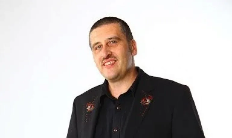 Стоян Георгиев: Любов се гради върху три стълба – взаимно посвещение, емоционална близост и сексуална интимност - Tribune.bg