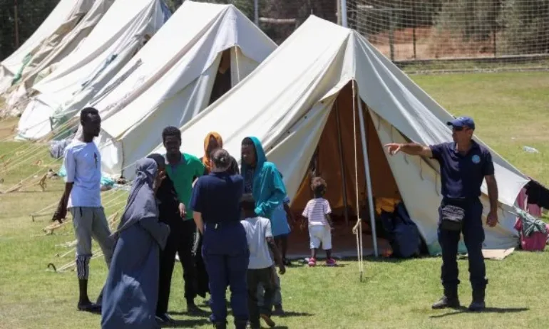 Напрежение на о. Крит заради планове за мигрантски лагери - Tribune.bg