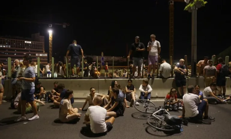 Протестите в Сърбия продължават с улични блокади - Tribune.bg