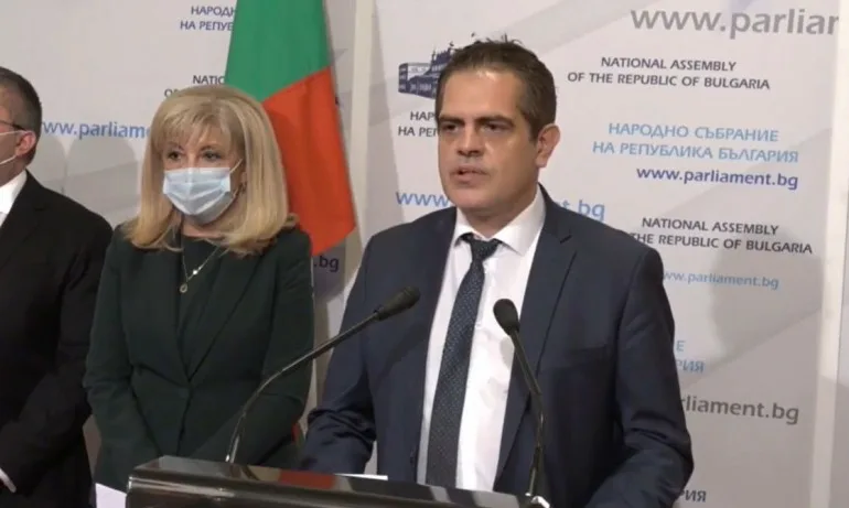 ГЕРБ след обвиненията на Комитова и Петков: МРРБ се управлява от министърка, назначена от Радев, която хал хабер си няма от това, което трябва да работи (ВИДЕО) - Tribune.bg