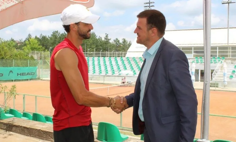 Кметът на Хасково за заразения Григор Димитров: В града има напрежение и притеснение - Tribune.bg