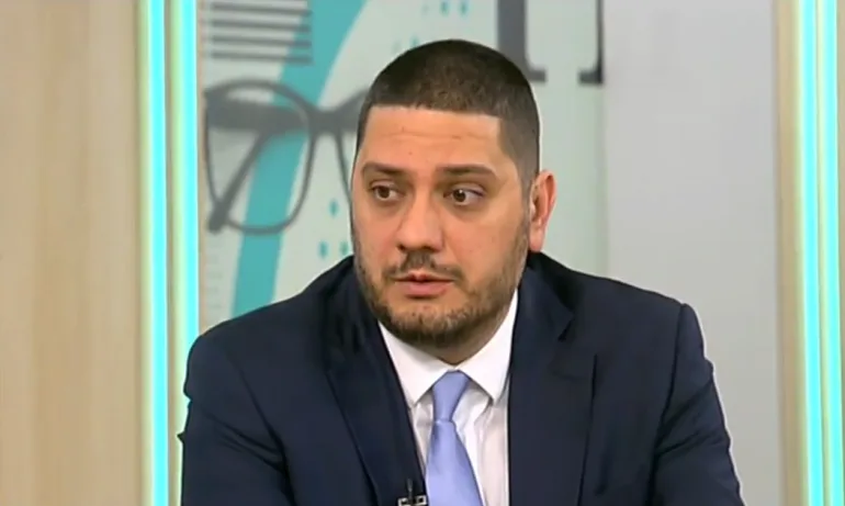 Христо Гаджев: Не е вярно, че сме дали празен чек за F-16 - Tribune.bg