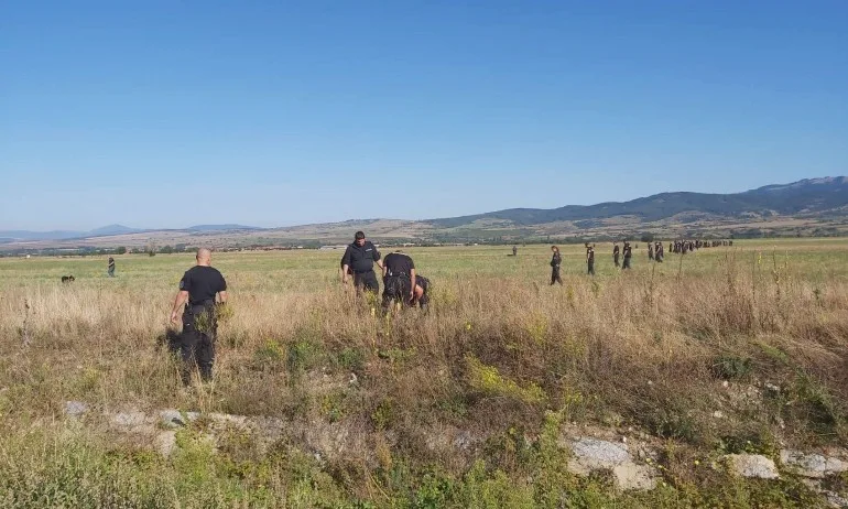 Четири лица са задържани при спецакцията в Дупница - Tribune.bg