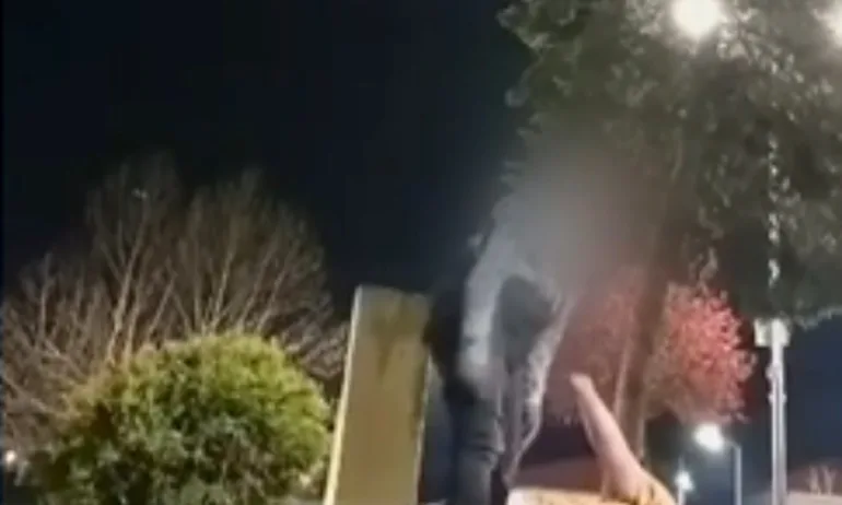 Тийнейджър от ромски произход пребил възрастен мъж в Скравена, освободен е - Tribune.bg