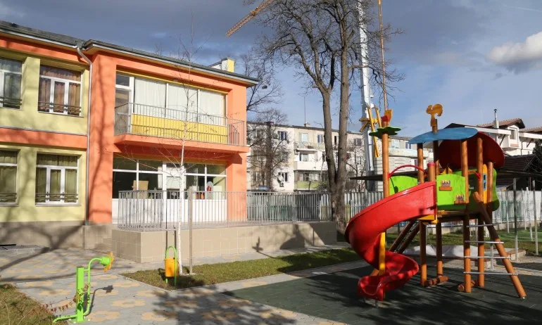 Отлагат с няколко дни първото класиране за детски ясли, градини и първи клас - Tribune.bg