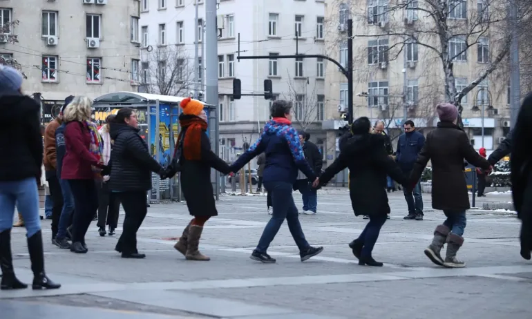 Хоро в София– абсурд, много селско е, прайд – ау, колко европейско - Tribune.bg