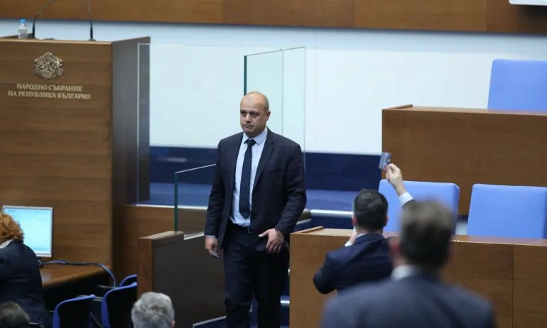 Социалист: Да, БСП съвсем умишлено провали заседанието на Народното събрание! - Tribune.bg