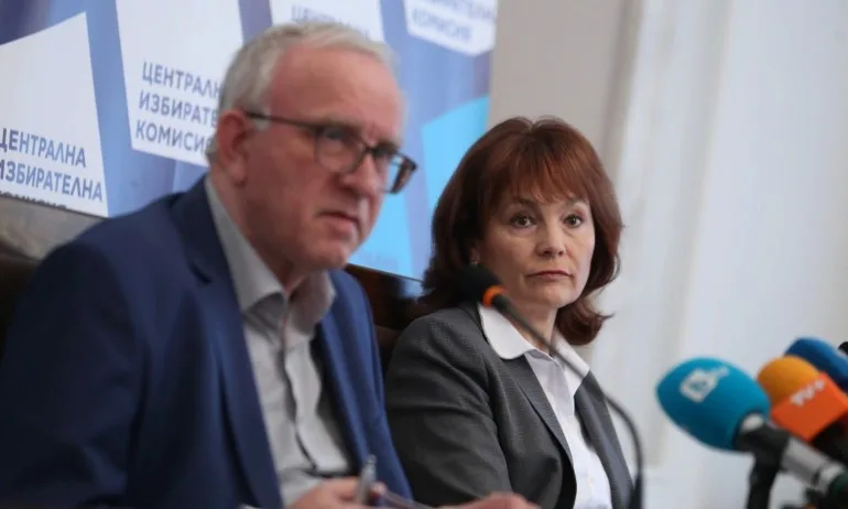 ЦИК: Висшистите и жените гласуват по-бързо с машина - Tribune.bg