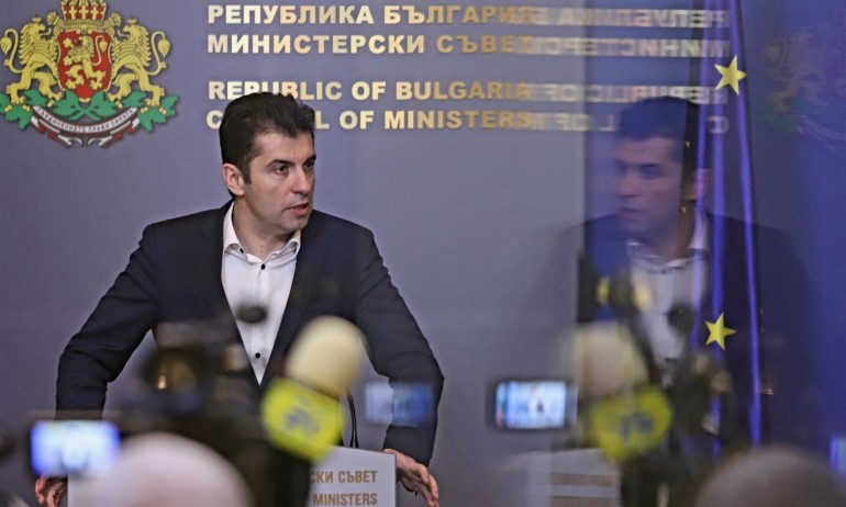 Петков се чу по телефон със Зеленски, изразил адмирации към лидерството и куража му - Tribune.bg