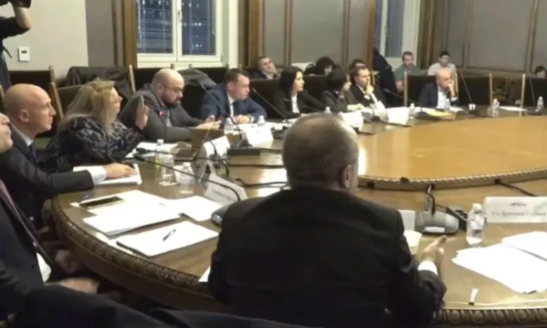 Скандали в комисията Джемкорп - Росен Христов заяви, че е необичайно държавата да сключва договор с частна компания - Tribune.bg