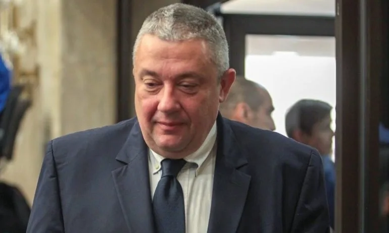 Илия Лазаров, СДС: Радев не е разбрал, че е излязъл от казармата - Tribune.bg