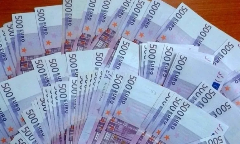 Митничари спипаха 290 000 евро, скрити от шофьор на автобус - Tribune.bg