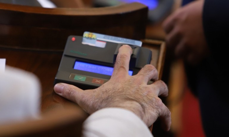 Депутатите приеха на първо четене промени в Закона за защита на конкуренцията - Tribune.bg